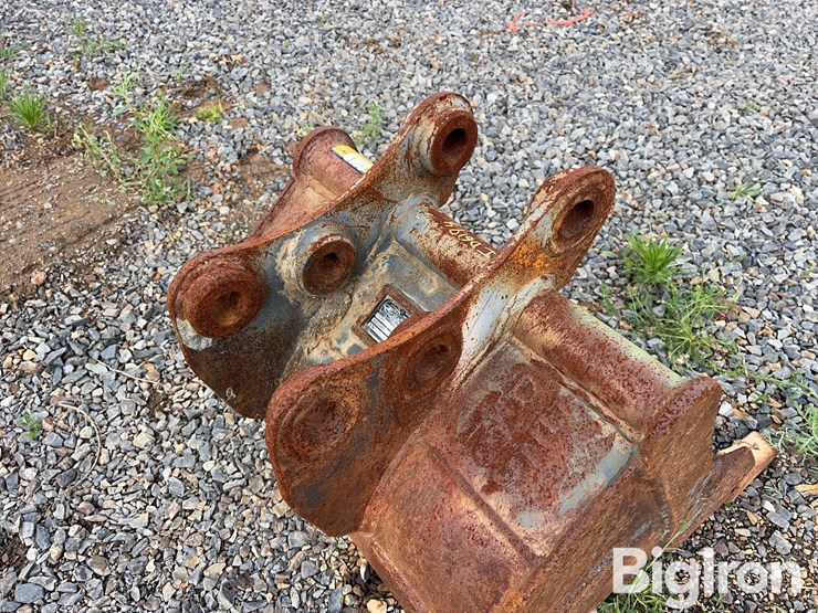 strickland-24"-backhoe-bucket-image-11