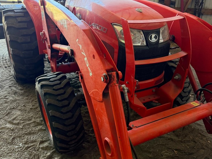 l-4600-kubota-mfd-tractor-with-loader,-237-hours-image-2