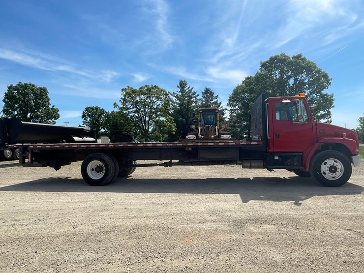 2001-freightliner-fl70-image-4