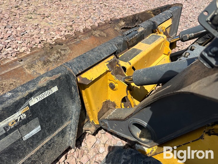 2017-deere-323e-image-12