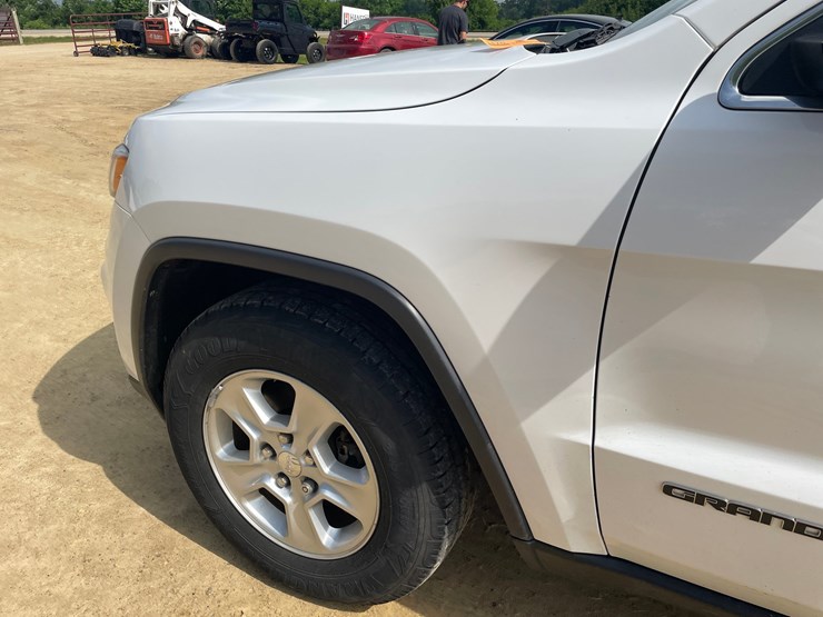 2017-jeep-grand-cherokee-laredo-image-17