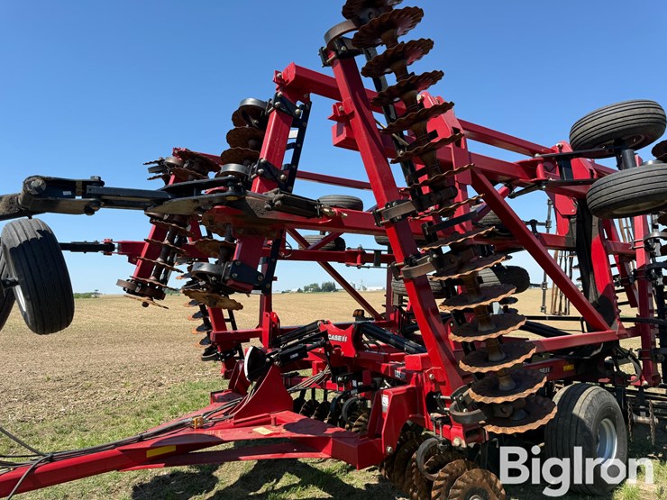 2011-case-ih-330-image-11