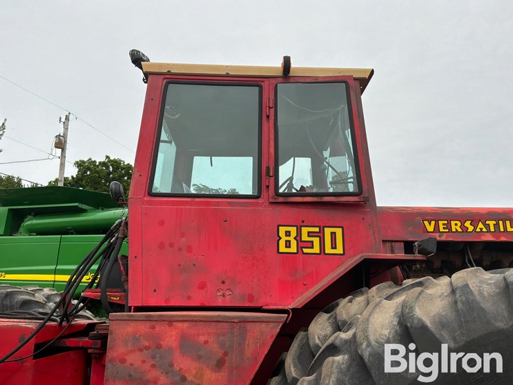 1975-versatile-850-image-12