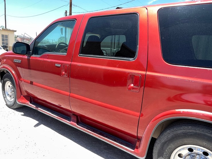 2002-ford-excursion-image-16