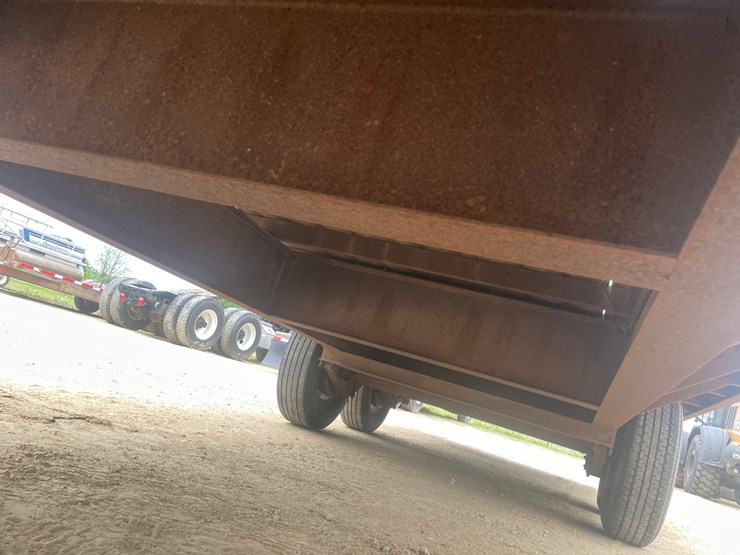 #410-•-2000-p&j-24'-gooseneck-trailer-(has-wi-title)-image-46