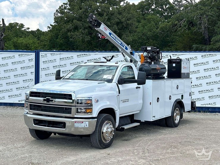 2024-chevrolet-silverado-5500hd-image-1