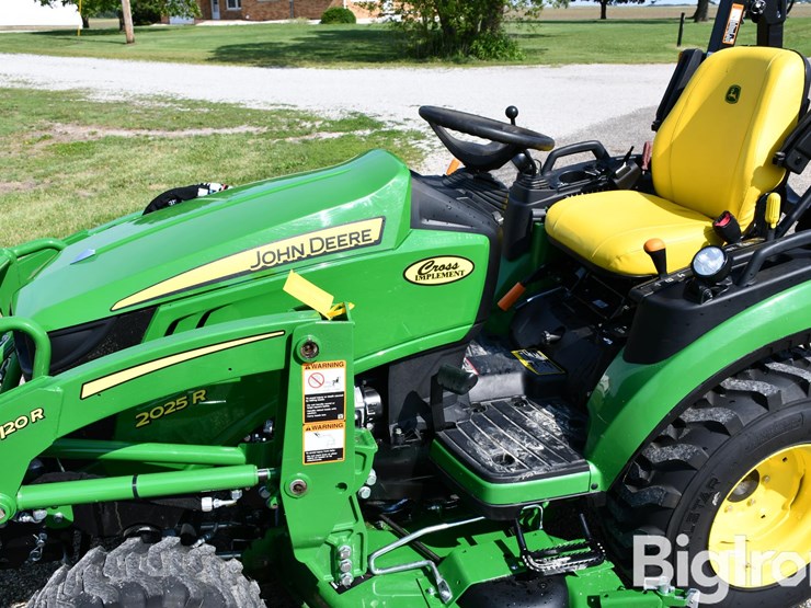 2025-john-deere-2025r-image-15