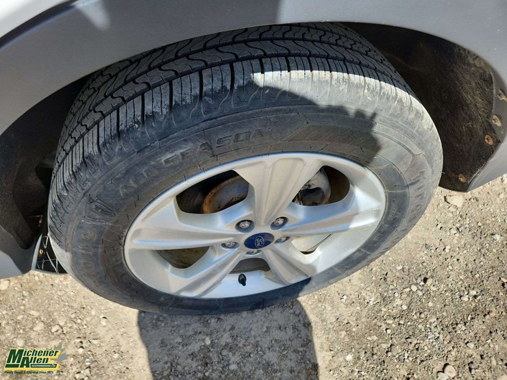 2016-ford-escape-se-image-11