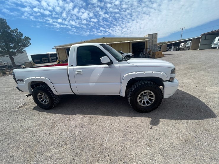 #212-•-2001-chevrolet-silverado-pickup-truck-(has-a-nm-title-image-8