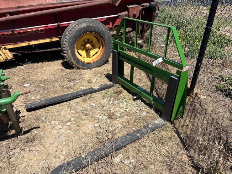 john-deere-kivel-pallet-fork-attachment-image-1