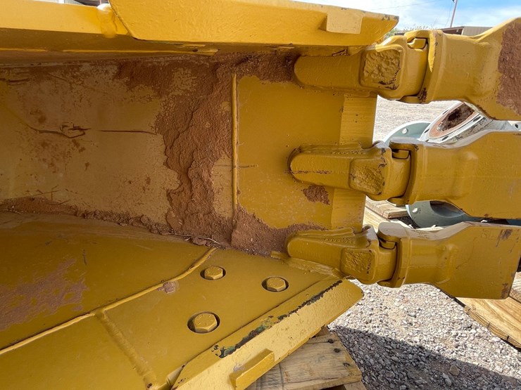 caterpillar-320-image-16