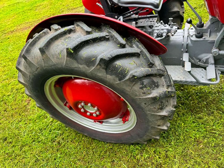massey-ferguson-2135-image-11