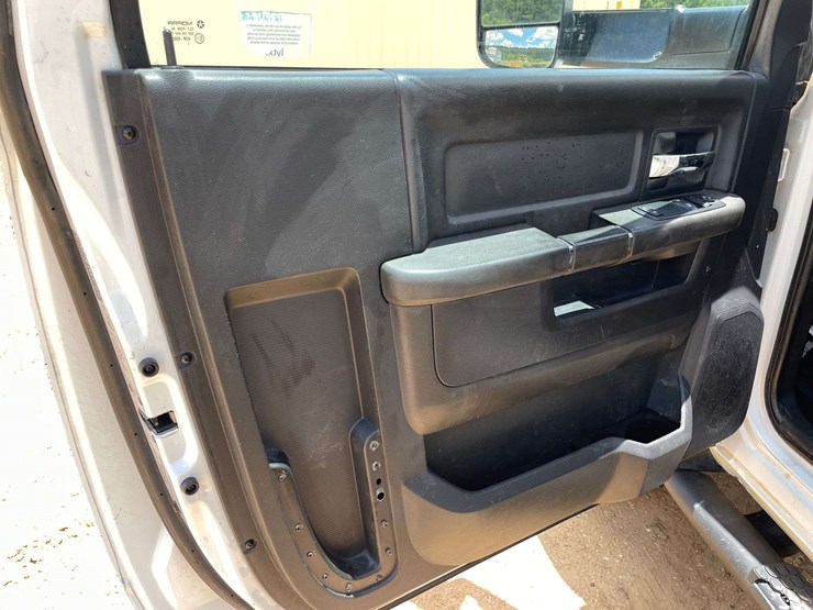 2012-dodge-ram-5500-image-9