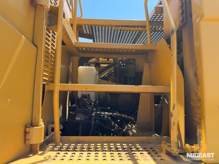 2003-caterpillar-m318c-image-18