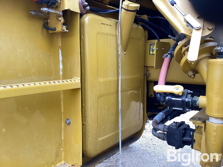 2001-ag-chem-rogator-854-self-propelled-sprayer-image-10