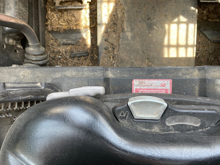2013-bobcat-s650-image-47