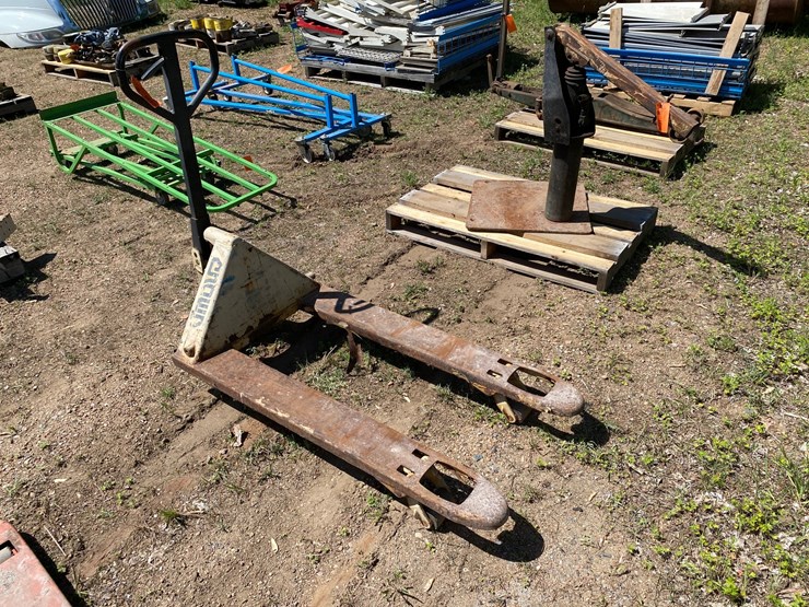 #7446-•-(2)-pallet-jacks-(antigo,-wi)-image-4
