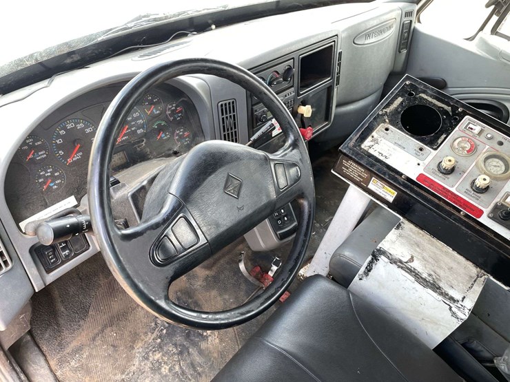 2008-international-durastar-4300-image-11