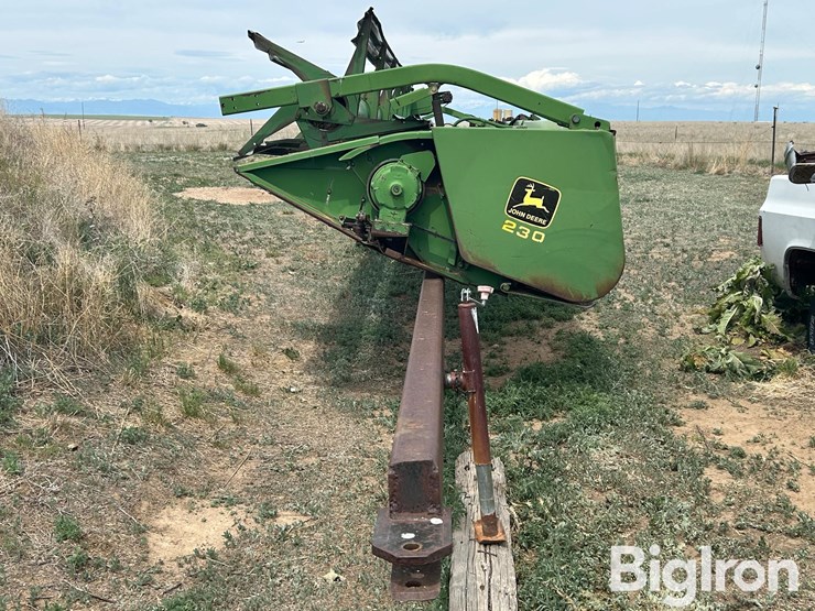1982-john-deere-230-image-2