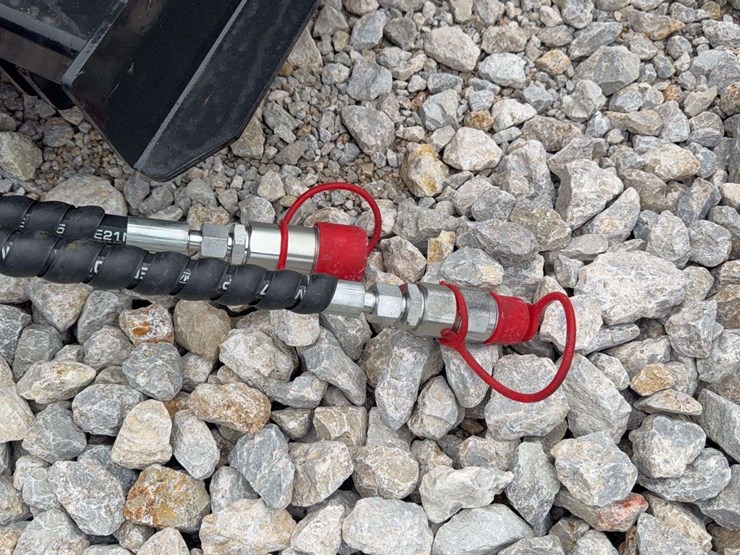 hydraulic-rotary-broom-attachment-for-mini-skid-steer-image-3