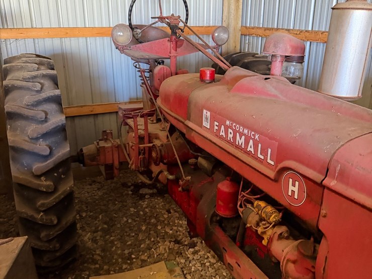 ihc-h-tractor,-narrow-front-image-3