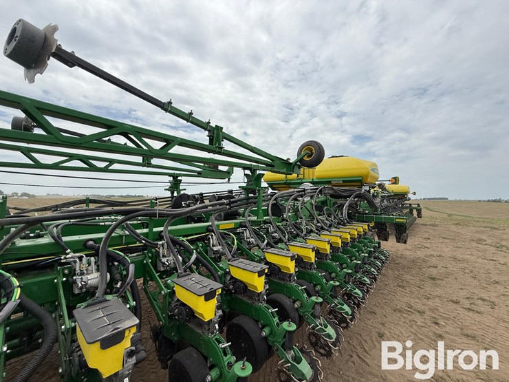 2018-john-deere-db60-image-19