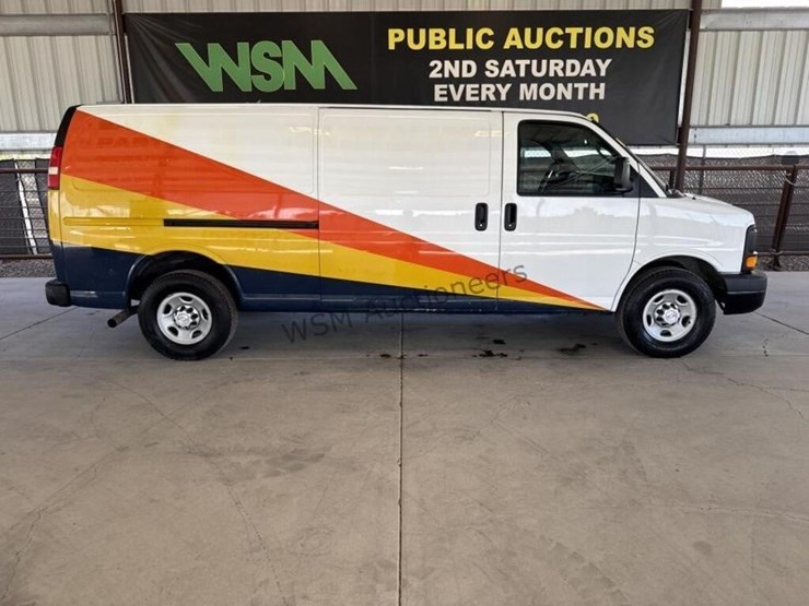 2016-chevrolet-express-2500-image-1
