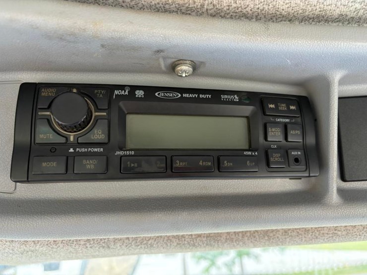 new-holland-t6050-image-26