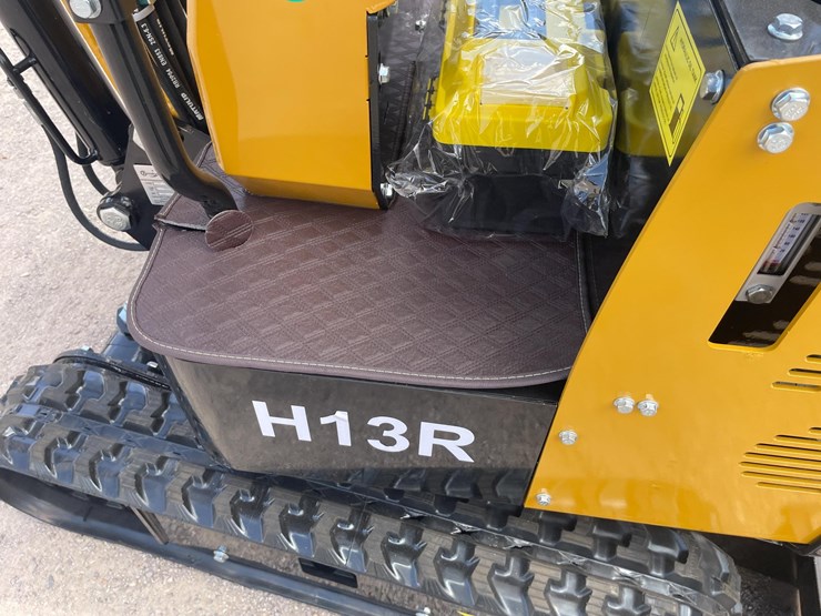 #2650-•-unused-cfg-mini-excavator-image-16