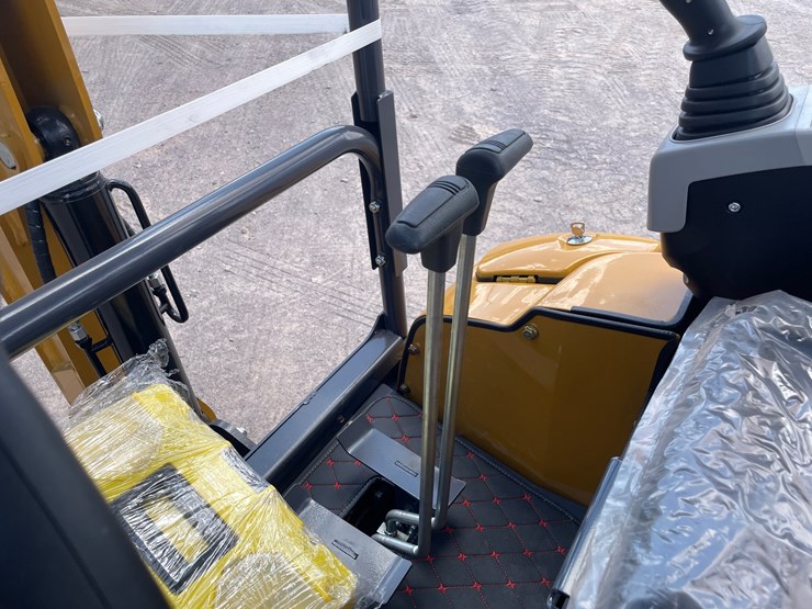 #2662-•-unused-cfg-mini-excavator-image-15
