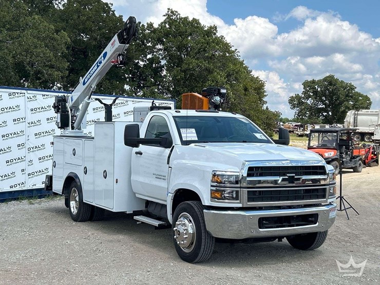 2024-chevrolet-silverado-5500hd-image-2