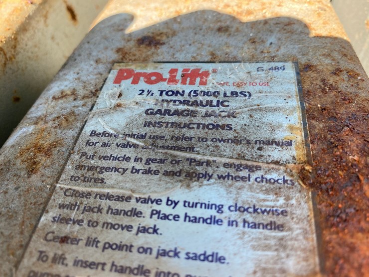 #7433-•-(2)-floor-jacks-(antigo,-wi)-image-9