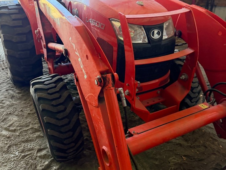 l-4600-kubota-mfd-tractor-with-loader,-237-hours-image-3