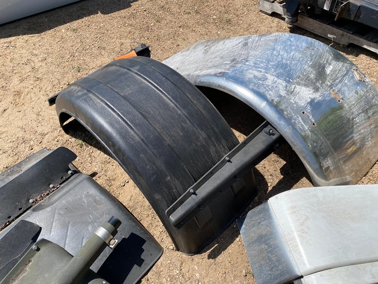 #7422-•-truck-mud-flaps,-fenders-and-paneling-(antigo,-wi)-image-6