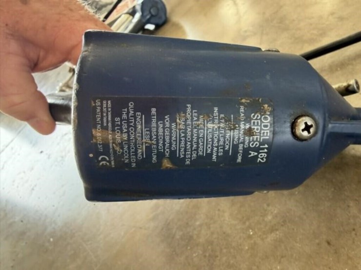 pneumatic-grease-gun-image-2