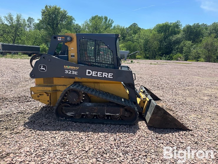 2017-deere-323e-image-4