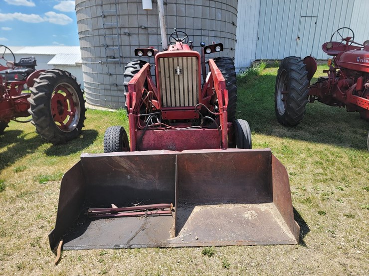 case-ih-farmall-706-image-3