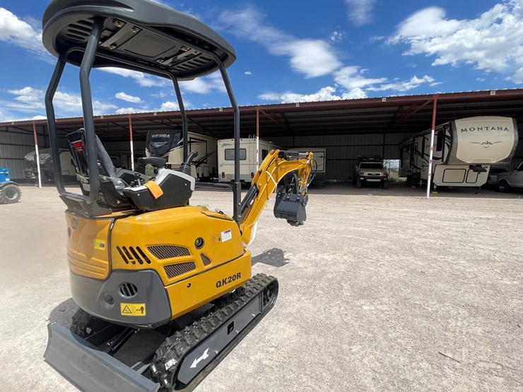 #2661-•-unused-cfg-mini-excavator-image-33