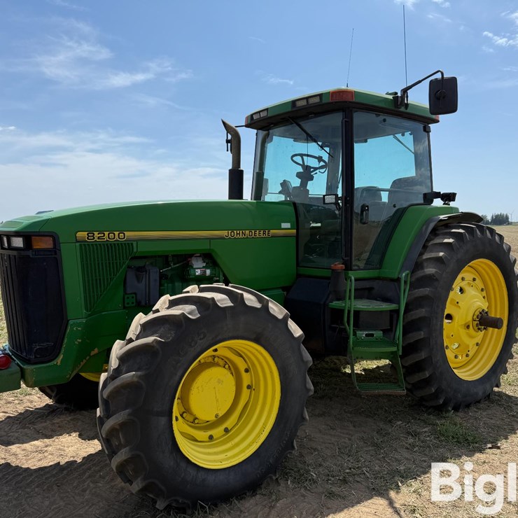 1995 JOHN DEERE 8200