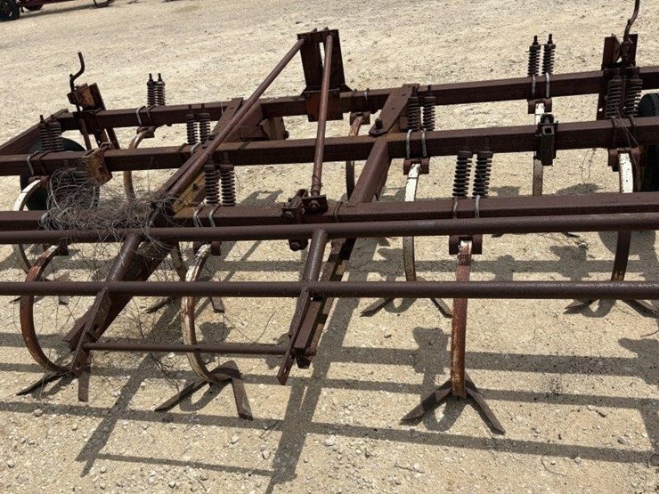 l2---14-shank-cultivator-image-2