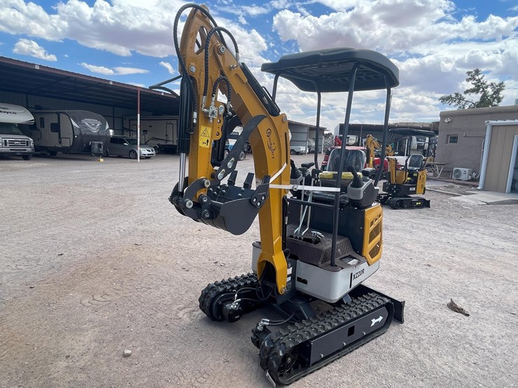 #2663-•-unused-cfg-mini-excavator-image-2