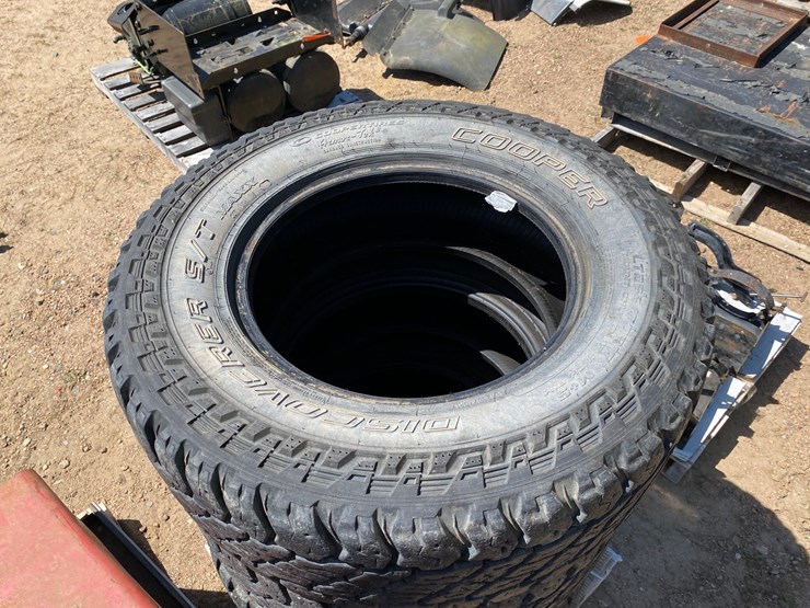 #7427-•-set-of-(4)-cooper-discover-st-tires-(antigo,-wi)-image-5