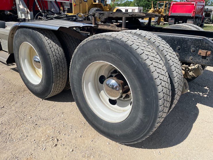 2003-kenworth-t800-image-12