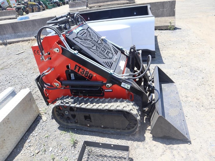 ft380-mini-skidloader-image-4