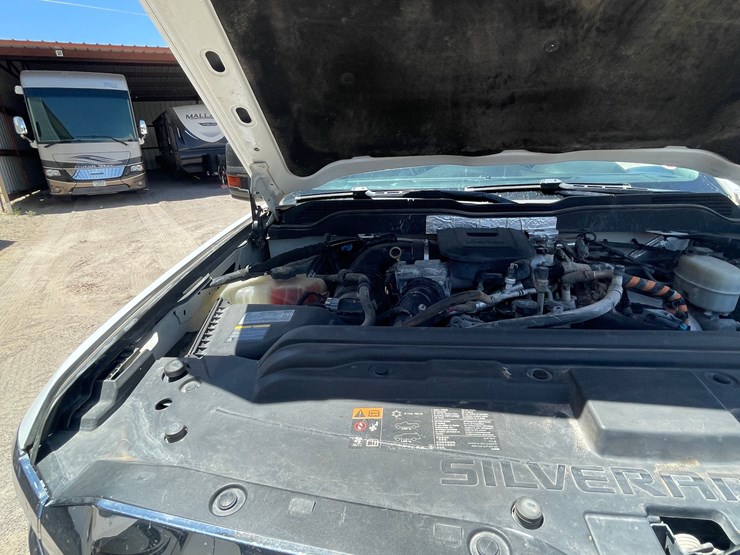2016-chevrolet-silverado-3500-image-52