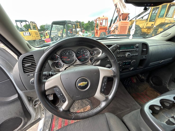 2013-chevrolet-silverado-1500-image-11