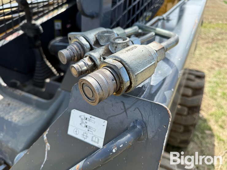 2015-deere-326e-image-9