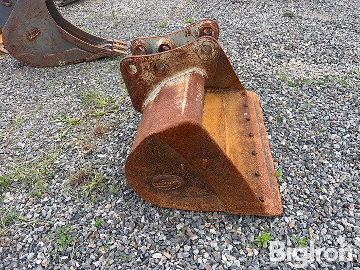 strickland-u1373-42”-excavator-cleanout-bucket-image-4