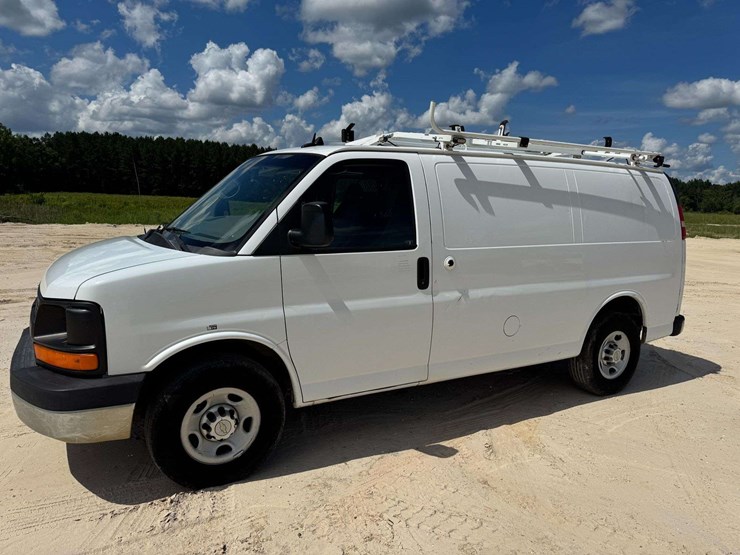 2014-chevrolet-express-g2500-image-1