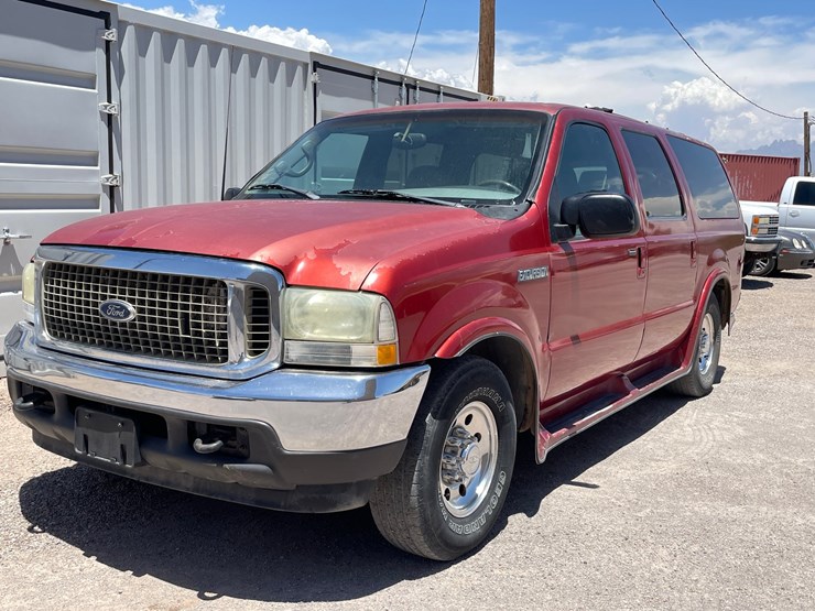 2002-ford-excursion-image-1